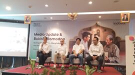 AVP Communications Circle Sumatra Indosat Ooredoo Hutchison, Gledy Simanjuntak kanan dalam media update dan bukber di Batam, Selasa (18/3). Foto:Rega/matapedia