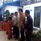 Jajaran pejabat Vpower Group saat menyalami para anak panti asuhan usai bima puasa bersama di lokasi perusahaan di kawasan Kabil Kota Batam, Senin (17/3/2025). Matapedia6.com/Luci