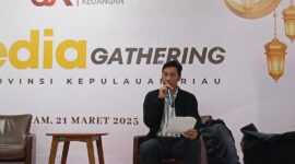 Kepala OJK Kepri Sinar Dananjaya dalam media gathering bersama media di kantor OJK Kepri, Jumat (21/3/2025). Foto:rega/matapedia