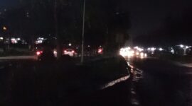 Kondisi jalan gelap gulita saat malam hari, lampu jalan dari bundaran Bas Camp hingga U-turn Buana Raya tidak berfungsi, Selasa (25/3/2025). Matapedia6.com/Istimewa