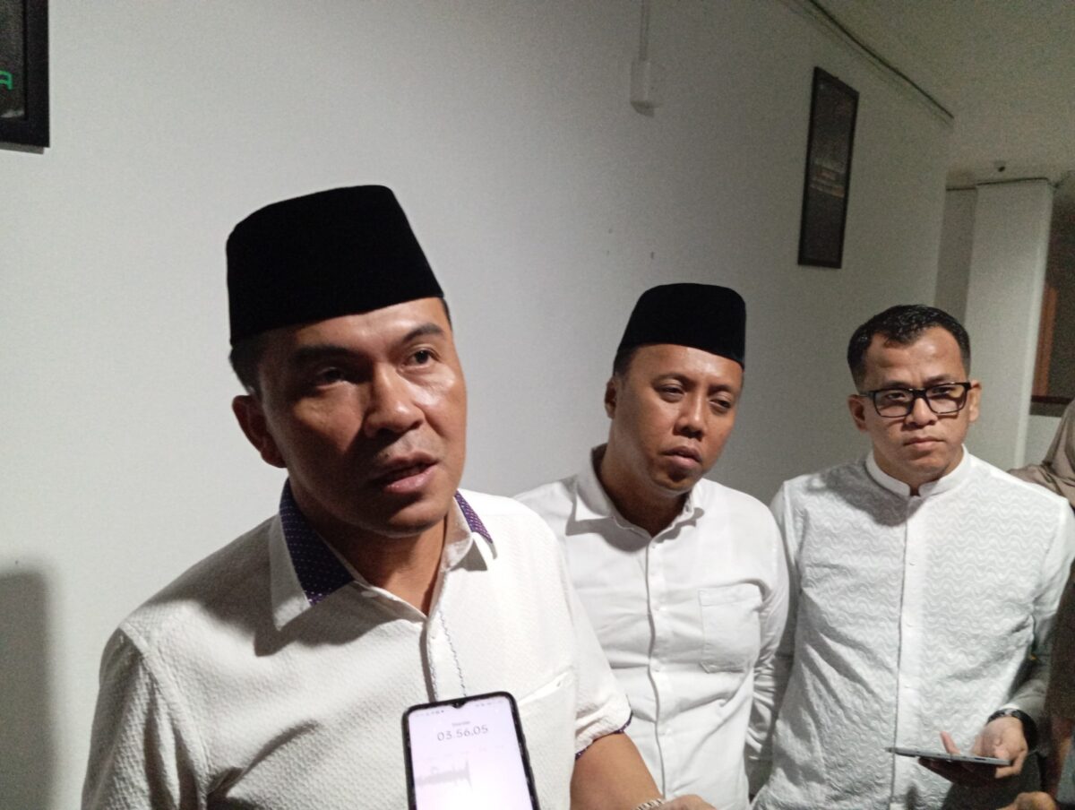 Kepala Kejari Batam, I Ketut Kasna Dedi dan Kasi Intel serta Kasi Pidsus Kejari Batam saat diwawancara wartawan, Selasa (25/3). Foto:Rega/matapedia