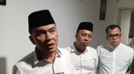 Kepala Kejari Batam, I Ketut Kasna Dedi dan Kasi Intel serta Kasi Pidsus Kejari Batam saat diwawancara wartawan, Selasa (25/3). Foto:Rega/matapedia