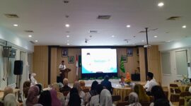 Kepala Kejaksaan Negeri Batam, I Ketut Kasna Dedi saat di podium buka puasa bersama insan pers dan pegawai, Selasa (25/3). Foto:rega/matapedia