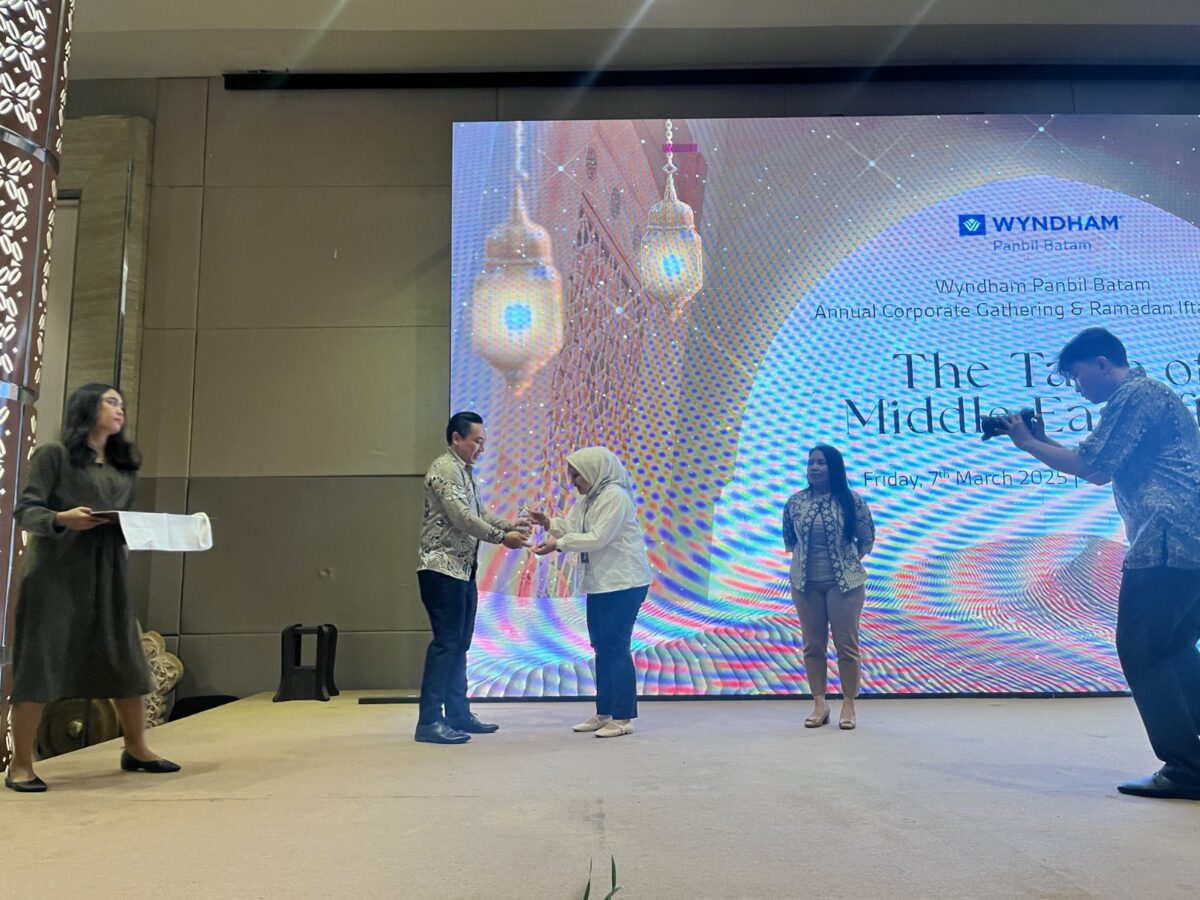 Wyndham Panbil Batam berikan penghargaan di acara The Taste of Middle East Iftar
