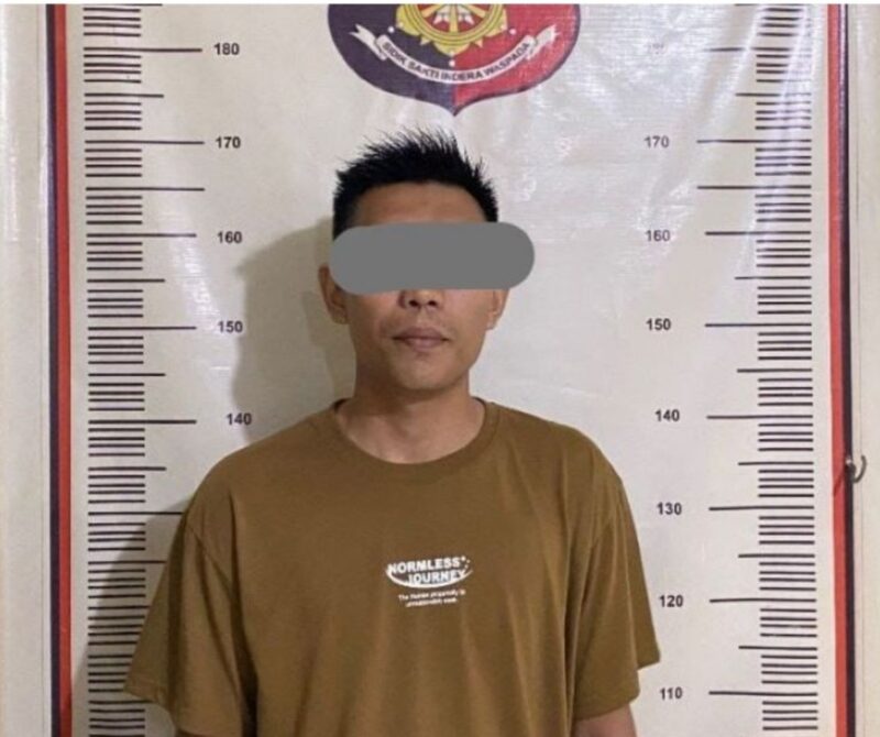 Pelaku rekaman wanita yang mandi ditangkap Buser Polsek Sekupang. Foto:Dok/Polsek