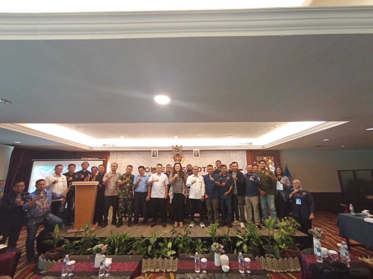 Sejumlah pejabat hadir dalam pemilihan Ketua PWI Batam di Hotel King, Minggu (27/4). Foto:matapedia