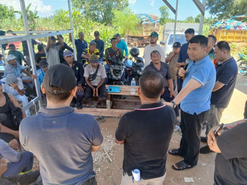 Camat Sagulung Hafiz Rozie mengajak satgas kebersihan. Foto:Dok/pribadi