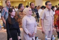 Wakil Wali Kota Batam Li Claudia baju hitam. Foto:Dok/MC