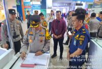 Kapolresta Barelang Kombes Pol Zainal saat melakukan pengecekan pos pengamanan di Pelabuhan Internasional Batam Centre, Rabu (2/4/2025). Matapedia6.com/Dok Humas Polresta