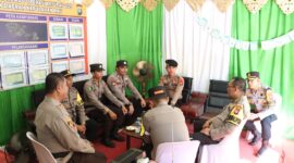 Kapolresta Barelang Kombes Pol Zaenal Arifin saat melakukan pengecekan personel di Pos terpadu jembatan satu Barelang Kota Batam, Kamis (3/4/2025). Matapedia6.com/Dok Humas Polresta 