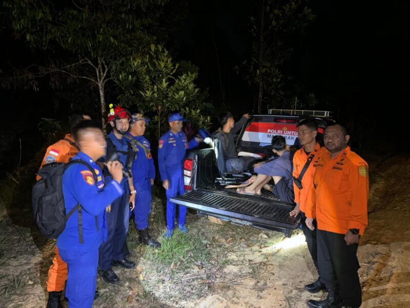 Tim SAR gabungan berhasil menyelamatkan empat remaja yang tersesat di Hutan menuju Telaga Bidadari, Kota Batam, Kamis (3/4/2025). Matapedia6.com/Dok Tim Sar