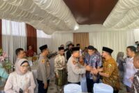 Kapolresta Barelang Kombes Pol Zaenal Arifin saat menghadiri halal bihalal di rumah Ketua DPRD Kepri Imam Sutiawan, Sabtu (5/4/2025) Matapedia6.com/ Dok Humas Polresta