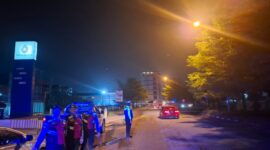 Jajaran Polresta Barelang saat melakukan patroli di salah satu titik rawan di Kota Batam, Sabtu (5/4/2025) malam. Matapadia6.com/Dok Humas Polresta