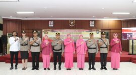 Kapolresta Barelang Kombes Pol Zaenal Arifin foto bersama dengan Kapolsek yang baru saja di Lantik atas jabatan baru yang di dapatkan, Kamis (10/4/2024). Matapedia6.com/Dok Polresta