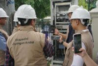 Petugas Indosat. Foto:Ist