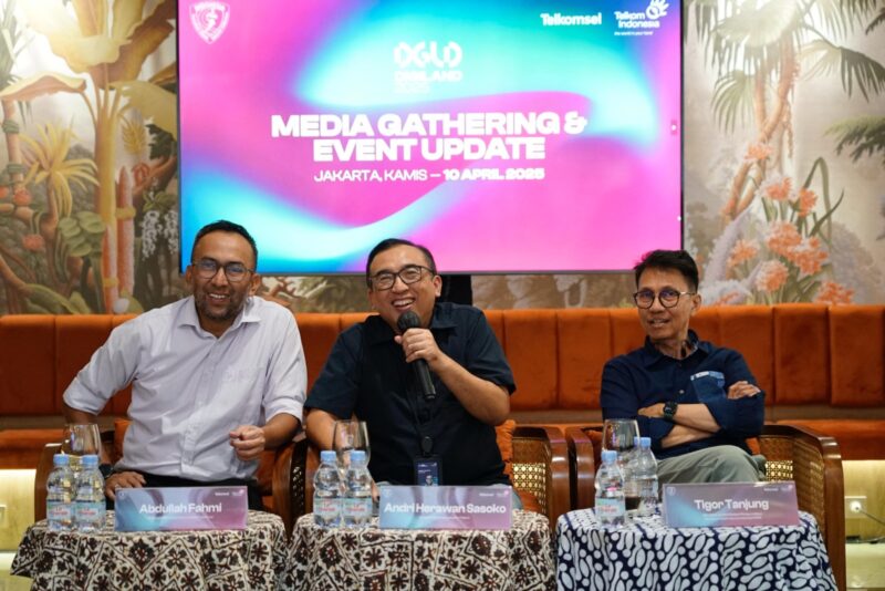 (Dari Kiri ke Kanan) VP Brand & Marketing Communication Telkomsel Abdullah Fahmi, VP Corporate Communication Telkom Andri Herawan Sasoko, dan Sekretaris Jenderal PB PASI Tigor Tanjung. Foto:Telkom