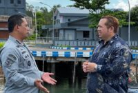 Konsulat Amerika Serikat yang dipimpin oleh Bernard Uadan kunjungi Pangkalan Badan Keamanan Laut (Bakamla) Batam, disambut Kepala Pangkalan Bakamla Batam, Kolonel Bakamla Agus Sriyanto, di markas pangkalan yang berlokasi di Kota Batam Minggu (13/4/2025). Matapedia6.com/Dok Bakamla