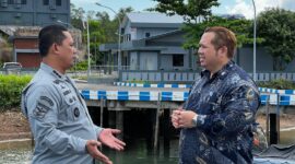 Konsulat Amerika Serikat yang dipimpin oleh Bernard Uadan kunjungi Pangkalan Badan Keamanan Laut (Bakamla) Batam, disambut Kepala Pangkalan Bakamla Batam, Kolonel Bakamla Agus Sriyanto, di markas pangkalan yang berlokasi di Kota Batam Minggu (13/4/2025). Matapedia6.com/Dok Bakamla