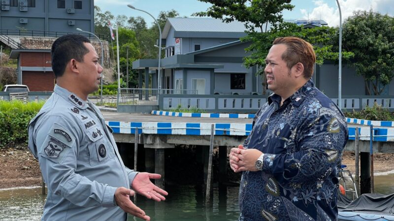 Konsulat Amerika Serikat yang dipimpin oleh Bernard Uadan kunjungi Pangkalan Badan Keamanan Laut (Bakamla) Batam, disambut Kepala Pangkalan Bakamla Batam, Kolonel Bakamla Agus Sriyanto, di markas pangkalan yang berlokasi di Kota Batam Minggu (13/4/2025). Matapedia6.com/Dok Bakamla