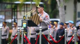 Kapolda Kepri saat memberikan arah dihadapan seluruh personel Polda Kepri pada upacara Peringatan Hari Kesadaran Nasional di Lapangan Bhayangkara Polda Kepri, Kamis (17/4/2025). Matapedia6.com/Dok Humas Polda
