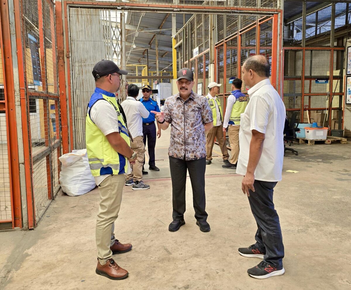 Deputi BP Batam Irjen Pol Ruslan Aspan, meninjau pengembangan Bandara Internasional Hang Nadim, Selasa (22/4). Foto:Dok/Humas BP