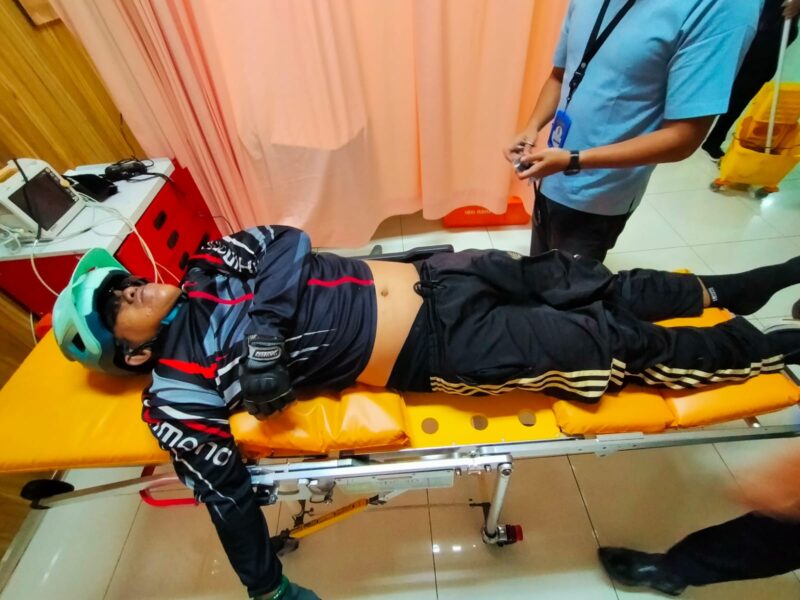 Kondisi pira yang ditemukan meninggal di pinggir jalan di daerah Sekupang Kota Batam, saat berada di rumah sakit BP Batam Sekupang, Sabtu (26/4/2025). Matapedia6.com/Istimewa