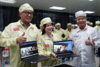 Wakil Kepala BP Batam Li Claudia tengah. Foto:dok/Humas