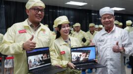 Wakil Kepala BP Batam Li Claudia tengah. Foto:dok/Humas