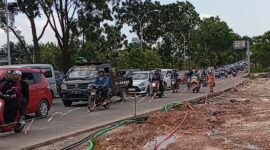 Arus lalu lintas dari arah bundaran Base Camp menuju Simpang Putri Hijau macet parah, Selasa (1/4/2025). Matapedia6.com/Luci