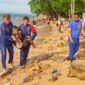 Tim Kaopsda Ketupat Seligi Polairud Polda Kepri saat melakukan penyelamatan terhadap bocah 10 tahun tenggelam di Pantai Tanjung Pinggir, Kota Batam, Kamis (3/4/2025) Matapedia6.com/Dok Humas Polda