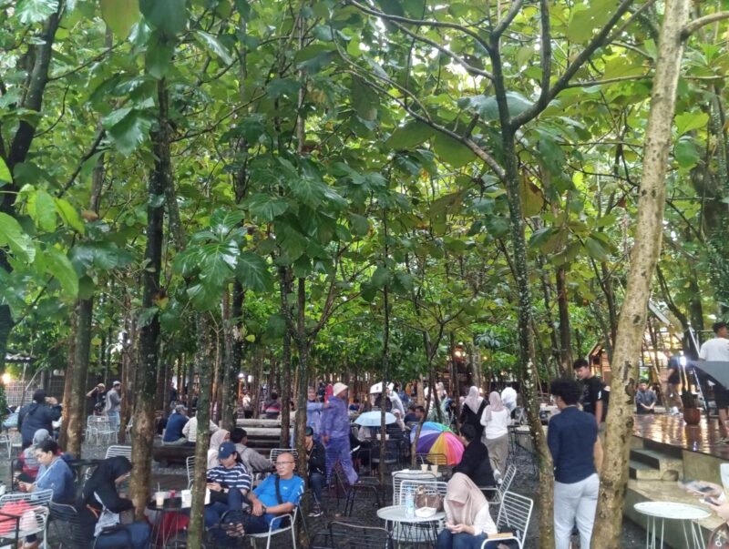 Suasana di Kopi Nako Kebon Jati pada Minggu (6/5/2025). Foto:matapedia