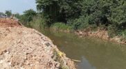 Aliran sungai di Baloi, tepatnya di belakang perumahan permata Regency yang ditimbun, akibatnya badan sungai mengecil dan rawan banjir, Minggu (6/4/2025). Matapedia6.com/Luci