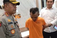 Kapolresta Barelang Kombes Pol Zaenal Arifin saat meminta keterangan kepada pelaku di  di Polresta Barelang, Senin (7/4/2025). Matapedia6.com/Luci