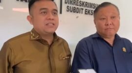 Anggota DPRD Kepri Lik Khai bersama perwakilan dari DPP Partai NasDem Husni Thamrin di gedung Ditreskrimsus Polda Kepri, Kamis (10/4/2025). Matapedia6.com/ Istimewa