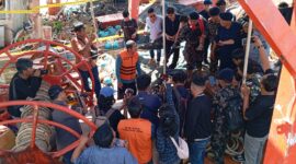 Kelautan dan Perikanan (KKP) bersama Bakamla  tangkap dua kapal ikan Vietnam, Jumat (18/4). Foto:Dok/matapedia