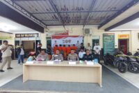 Kapolresta Barelang Kombes Pol Zaenal Arifin tengah dalam jumpa pers di Polsek Sagulung, Senin (21/4). Foto:Dok/matapedia