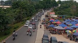 Kondisi jalan gajah Mada Sekupang Kota Batam Provinsi Kepri di sore hari. Selalu padat merayap, Senin (28/4/2025). Matapedia6.com/Luci