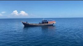 Kapal yang diduga curi pasir Timah ditangkap Bakamla di Lingga. Foto:Dok/Bakamla