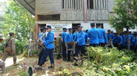 Ditpam gusur bangunan liar di KEK Nongsa, Rabu (16/4). Foto: dok/humas