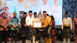 Wali Kota Batam Amsakar Achmad saat kenduri. Foto:dok/Diskominfo Batam