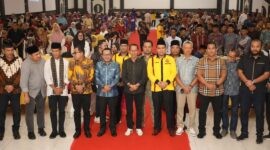 Wali Kota Batam dan Bupati Tanah Datar serta Ketua Umum IKTD Arlon Veristo di acara pelantikan pada Minggu (18/5). Foto:ist