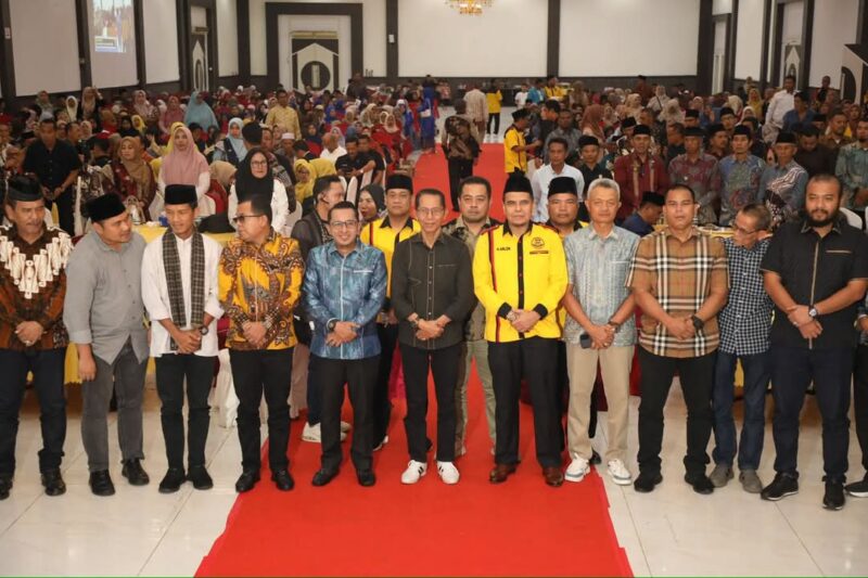 Wali Kota Batam dan Bupati Tanah Datar serta Ketua Umum IKTD Arlon Veristo di acara pelantikan pada Minggu (18/5). Foto:ist