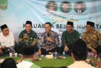 Wali Kota Batam Amsakar Achmad dan Kepala Kantor Kemenag Batam Budi Dermawan di acara PCNU, Jumat (23/5). Foto:Diskominfo Batam