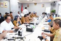 Wakil Wali Kota Batam sekaligus Wakil Kepala BP Batam, Li Claudia Chandra, memimpin langsung Rapat Koordinasi Mekanisme Penertiban Reklame di Kantor BP Batam, Senin (26/5/2025). Foto:Dok/istimewa