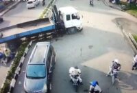 Kondisi kecelakaan di simpang Vitka Tiban Centre Sekupang Kota Batam Provinsi Kepri, Jumat (3/5/2025). Matapedia6.com/Istimewa