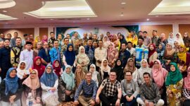 Alumni Unri Batam bersama Kepala BP Batam saat halal bihalal, Sabtu (3/5). Foto:dok/ist
