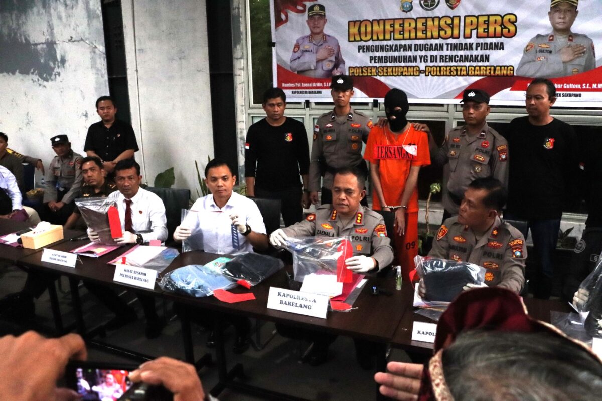 Kapolresta Barelang Kombes Pol Zaenal Arifin Pimpin rekonstruksi pembunuhan Honorer di Dinas Cipta Karya Kota Batam, Senin (5/5/2025). Matapedia6.com/Dok Polresta
