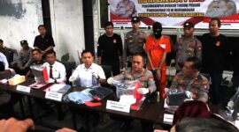 Kapolresta Barelang Kombes Pol Zaenal Arifin Pimpin rekonstruksi pembunuhan Honorer di Dinas Cipta Karya Kota Batam, Senin (5/5/2025). Matapedia6.com/Dok Polresta