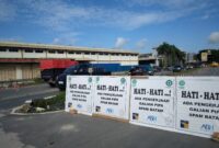 Jalan Laksamana Bintan ditutup sementara satu jalur terpaksa dibagi dua karena ada pengerjaan perbaikan pipa bocor, Selasa (6/5/2025). Matapedia6.com/Luci