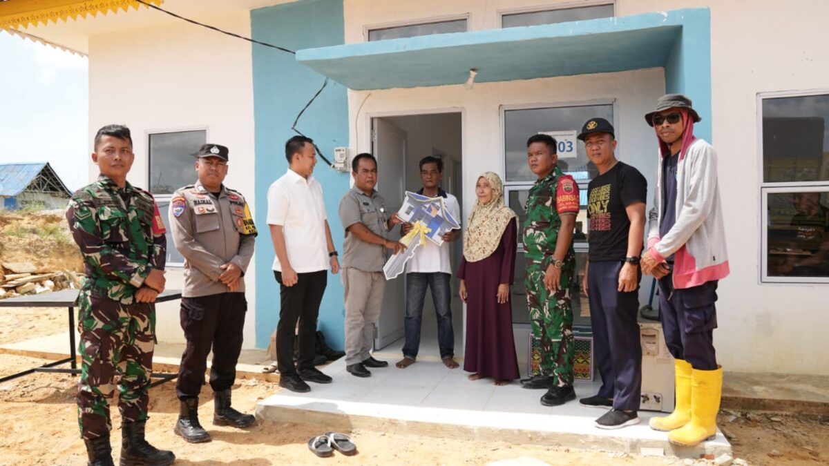 Warga Rempang yang pindah ke hunian baru. Foto:dok/BP Batam